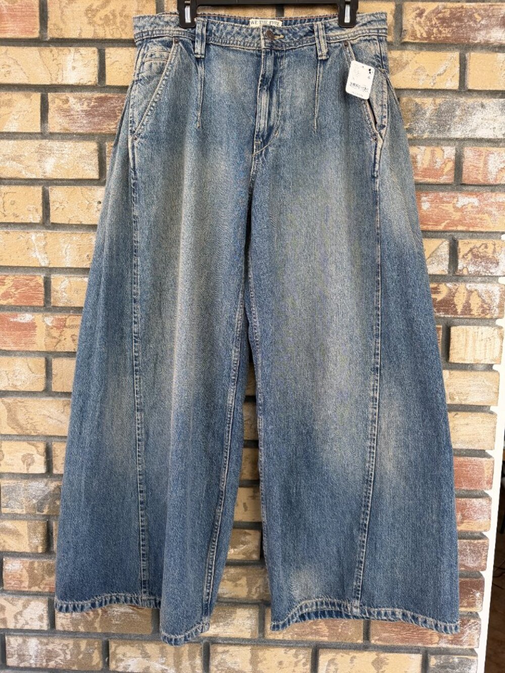 Free People We The Free Block Party Pleated Boyfriend Jeans 30 NWT - Picture 7 of 16